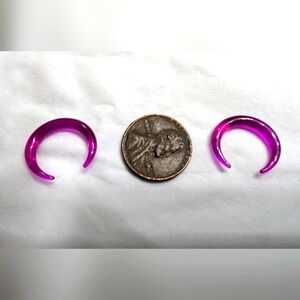 8g 1 pair of magenta colored half moon shaped plastic stretcher earrings